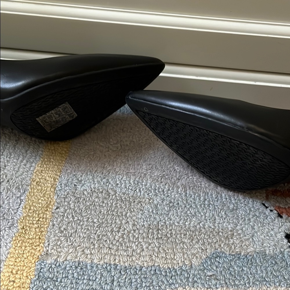Michael Kors Black Sleek Pointed-Toe Heels - Picture 4 of 8